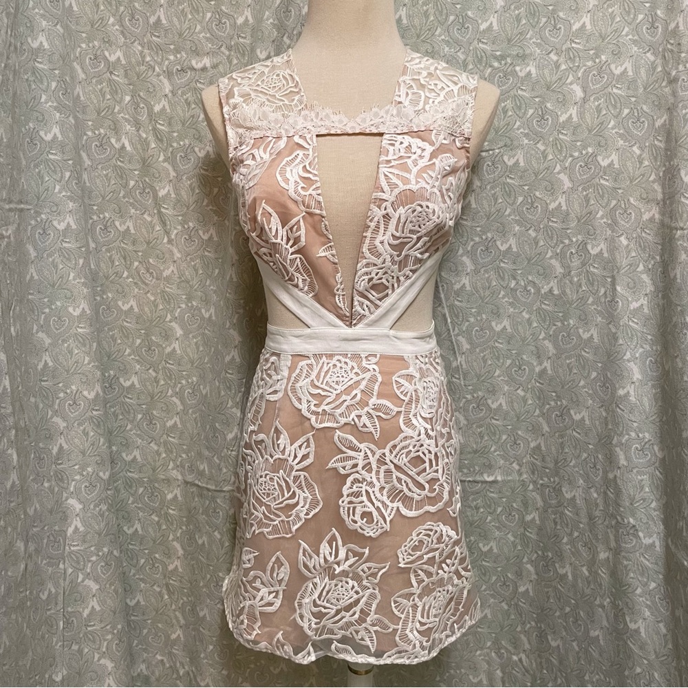 Stylestalker Lace Overlay Mini (S)